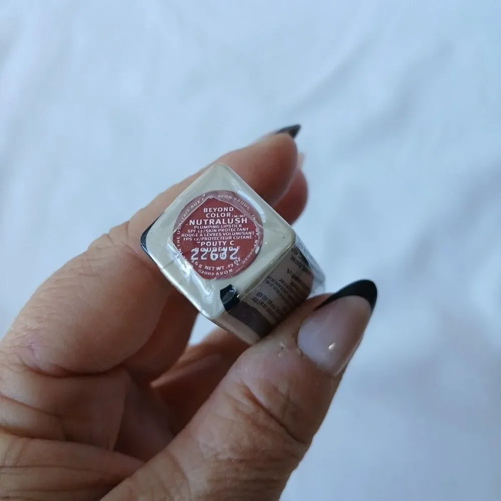 Avon Beyond Color Lipstick Nutralush Plumping Burgundy Pouty C 538 Sealed